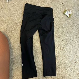 Lulu size 4 capris